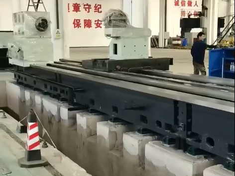 CK61220重型數(shù)控車(chē)床5.17日在無(wú)錫安家，安裝調(diào)試中